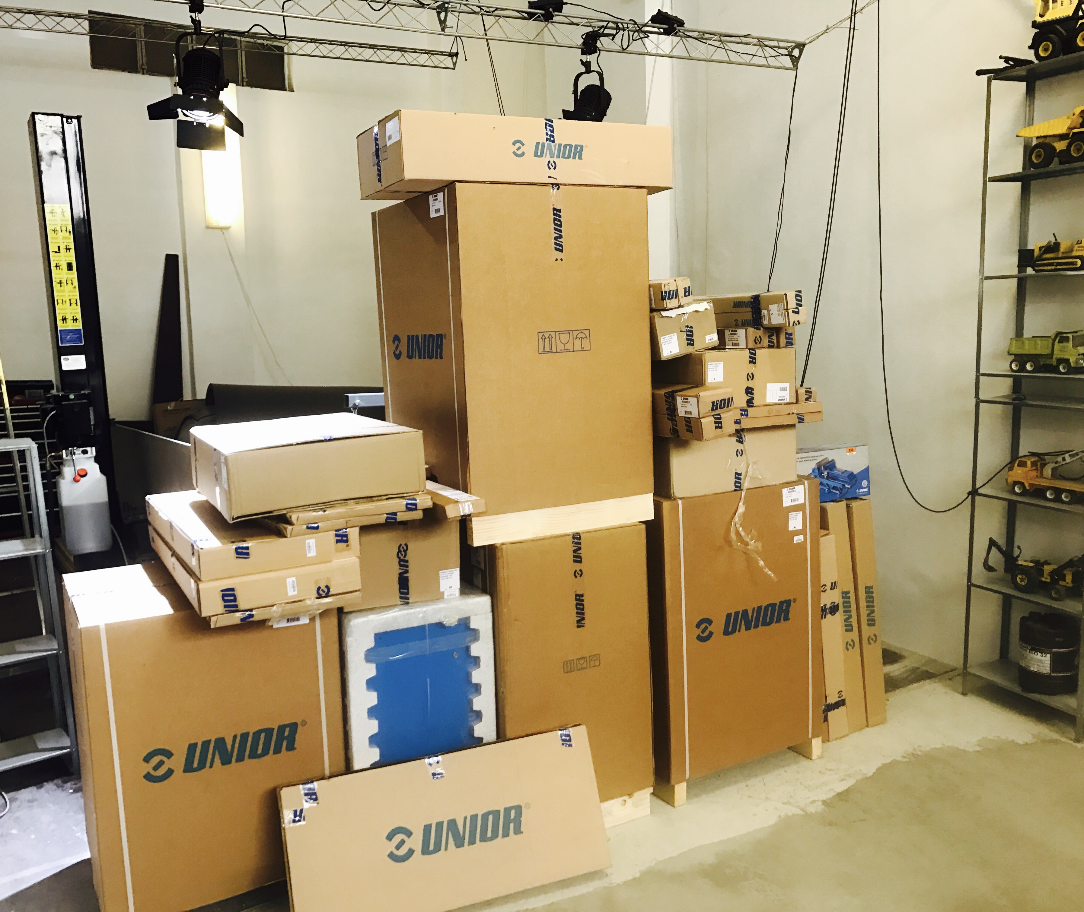 unior-boxes-arrive